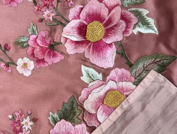 Hand-Embroidered vs Printed Silk Scarves: Which to Gift?